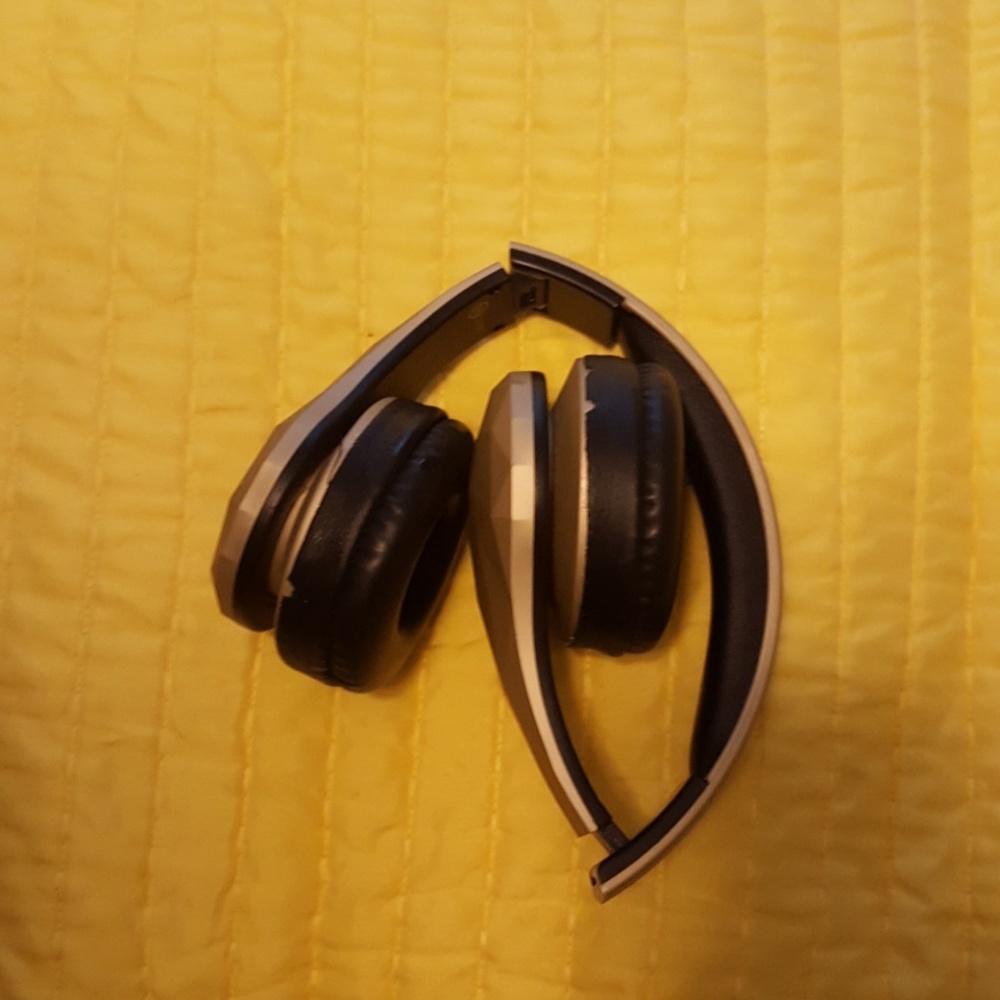 Headphones - Picture 2 of 2